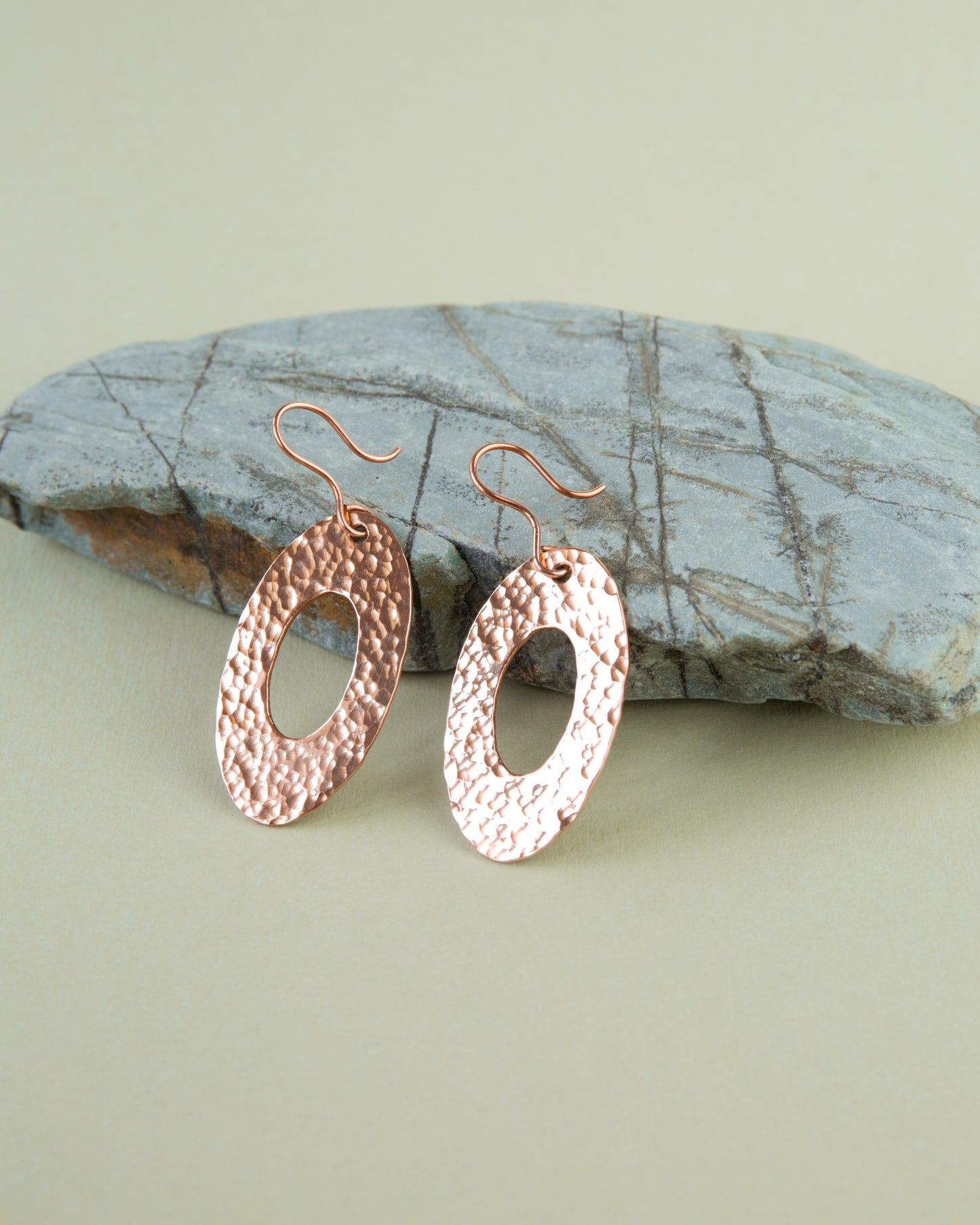 Kolczyki Elipsy Młotkowane na biglu